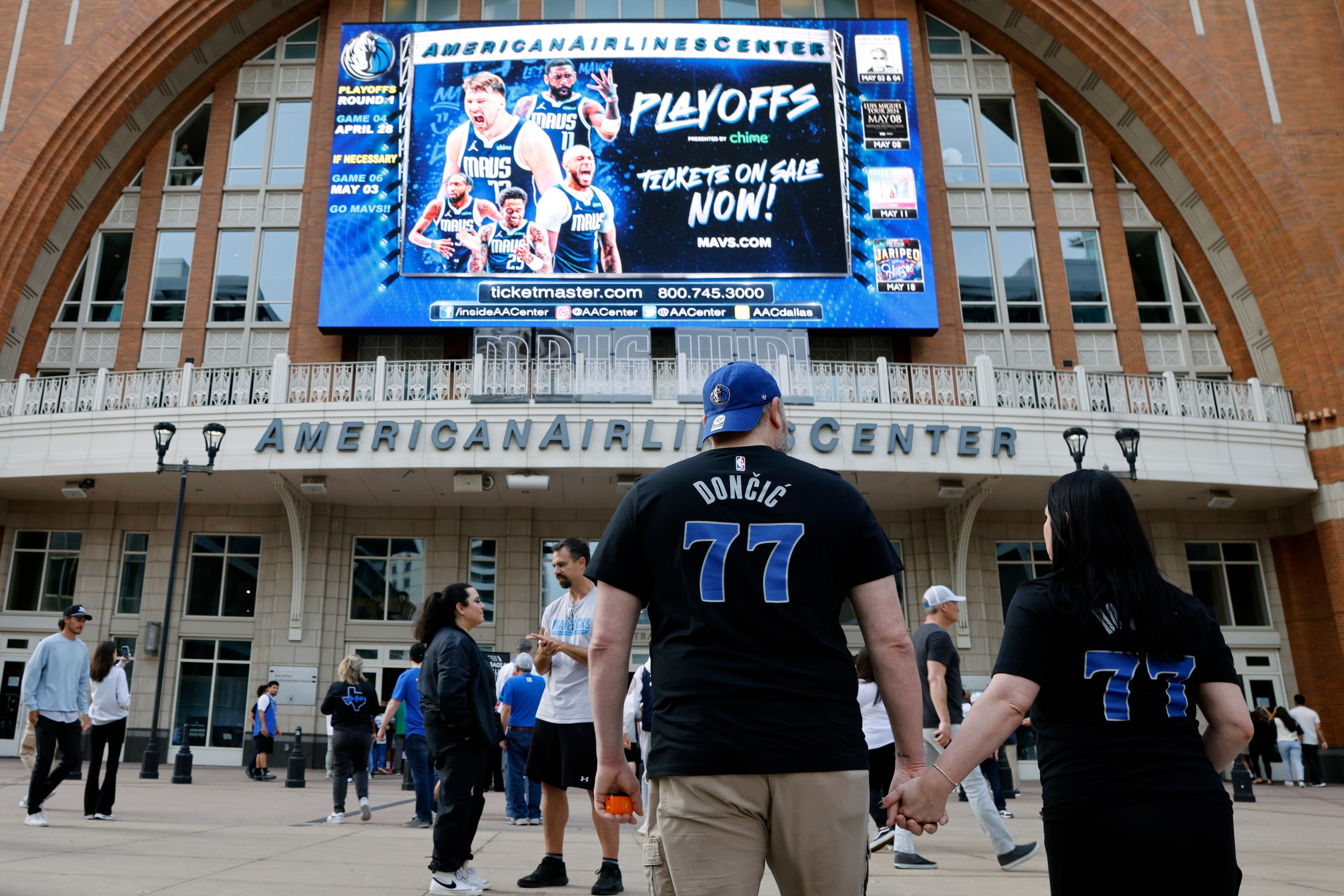 Bob Prikryl and Randi Prikryl make their way into the American Airlines Center before Game 3...