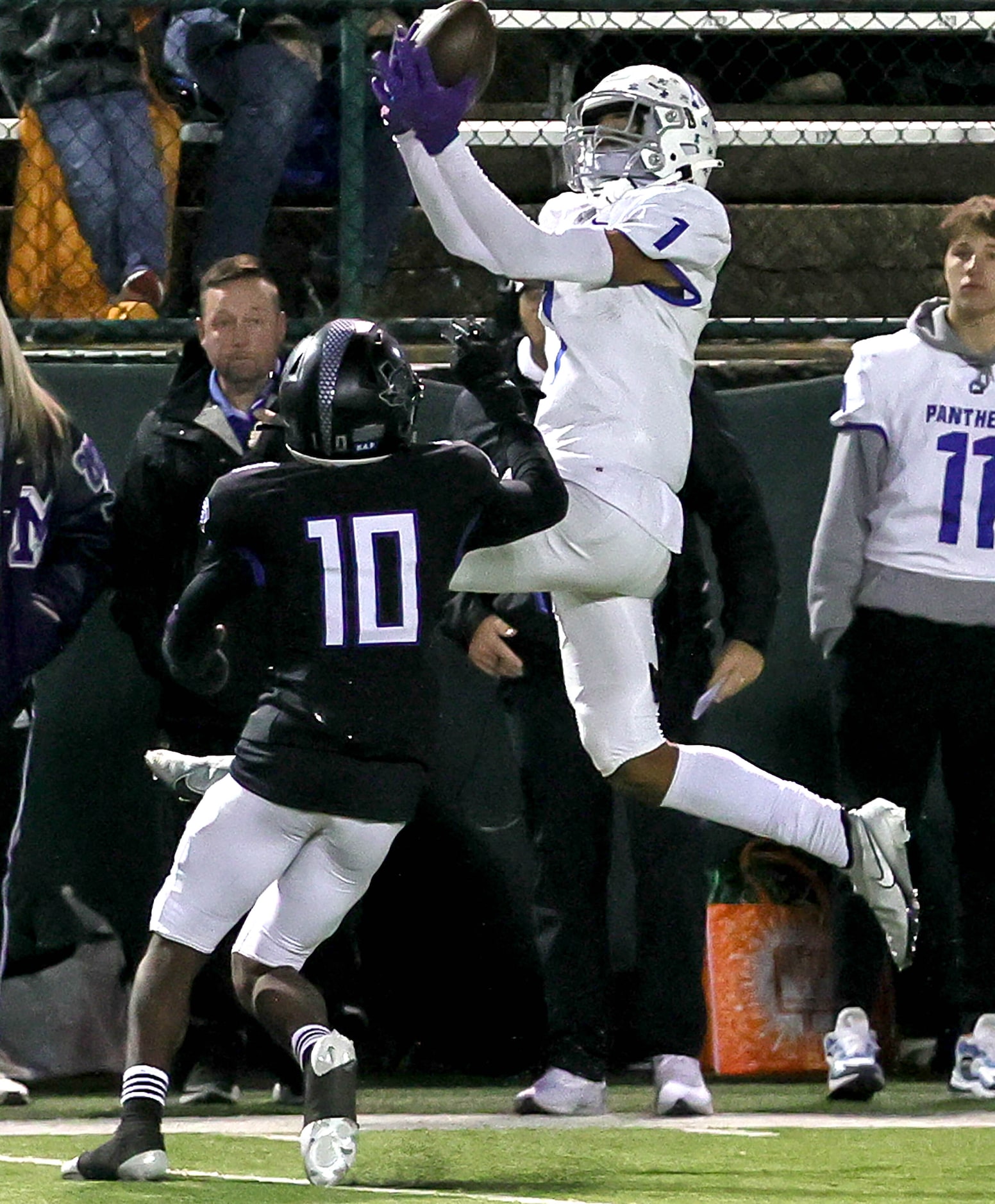 Midlothian wide receiver Xavionte Jackson (1) tries to come up with a reception against...