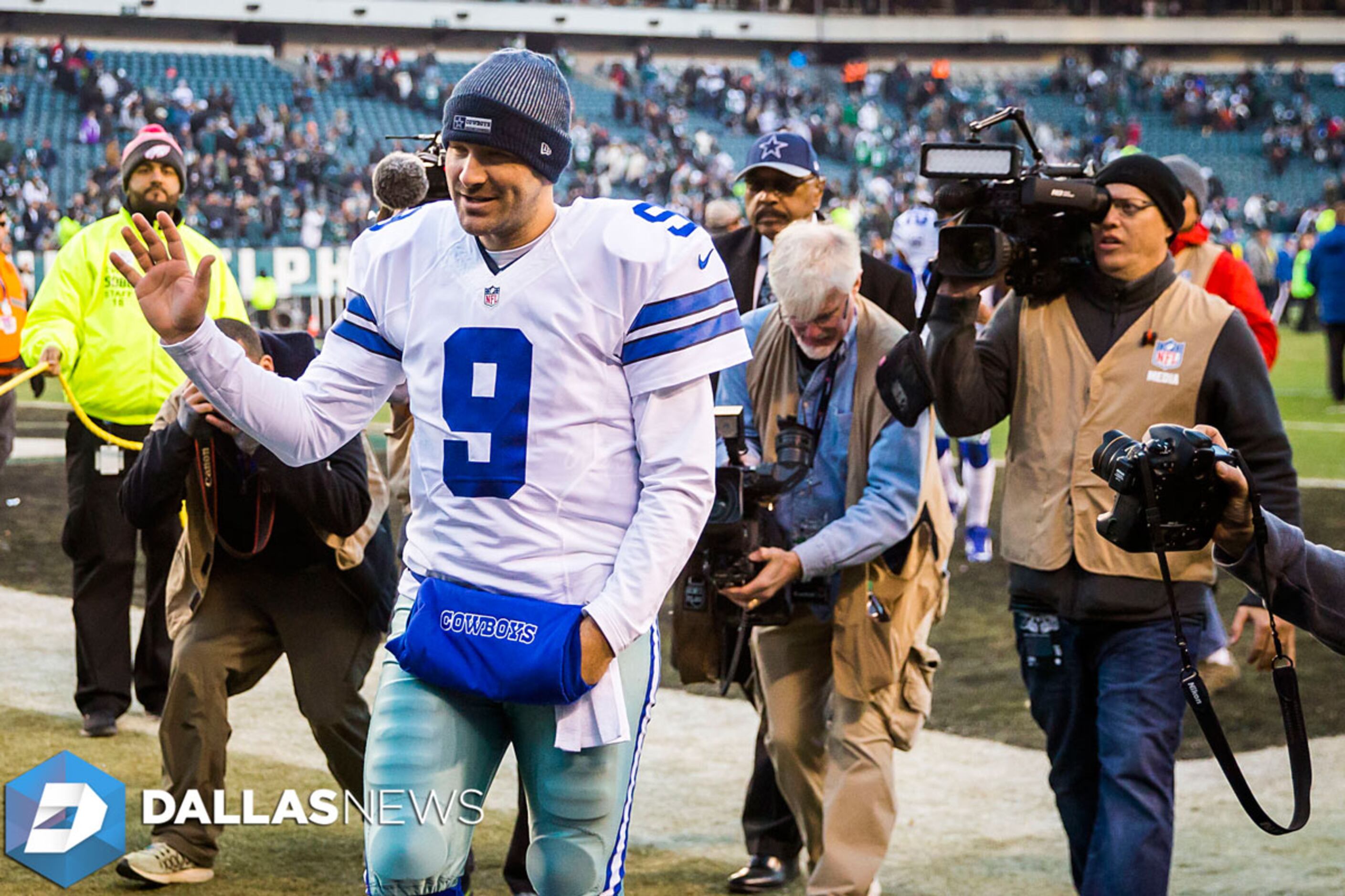 Tony Romo gets emotional in speech about losing starting job to Dak  Prescott