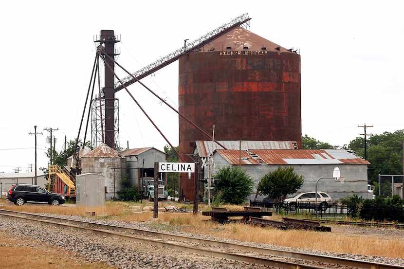  The grain silo that operates on a railroad track near Walnut and Louisana Streets in...