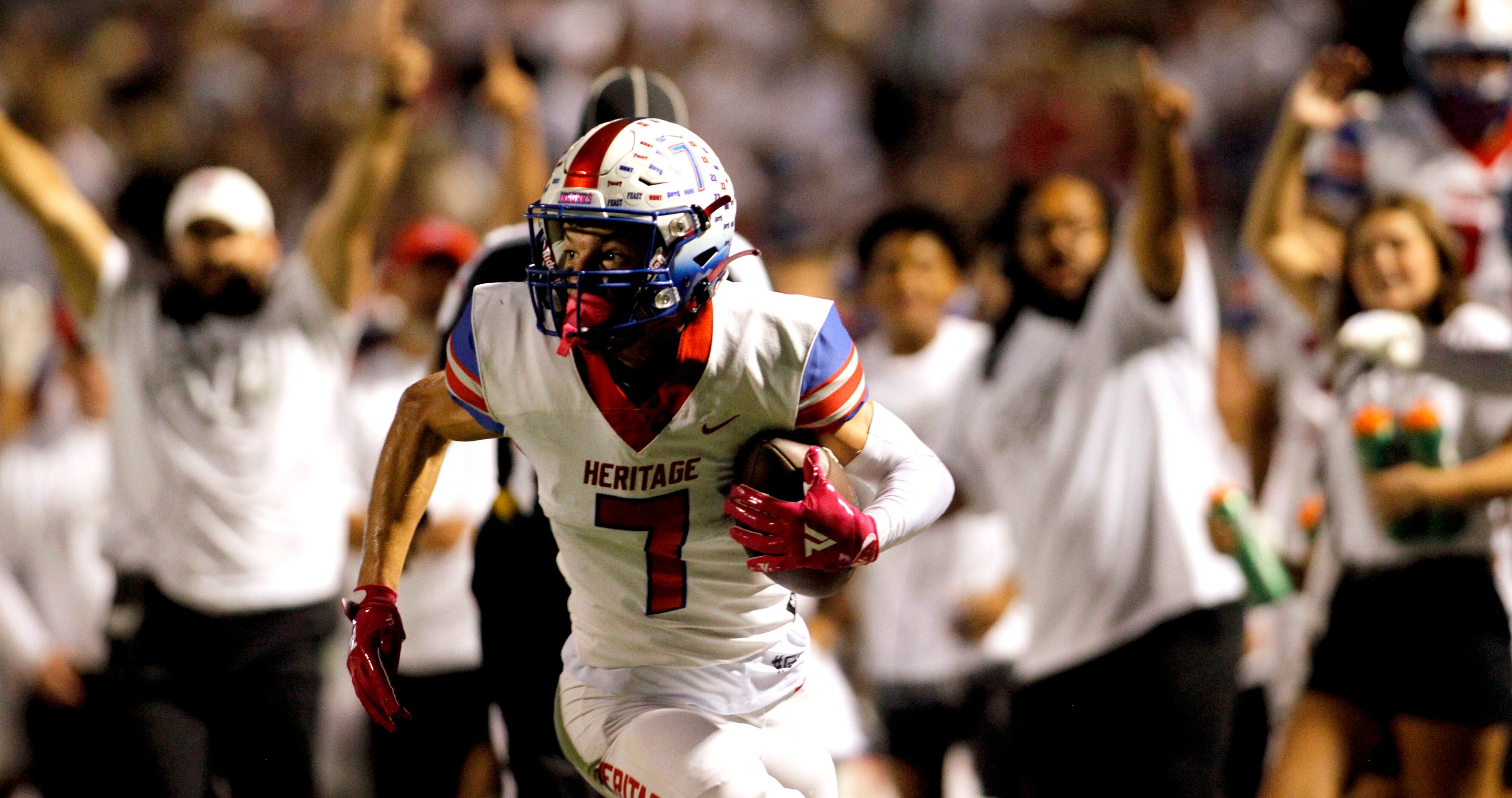 Midlothian Heritage defensive back Stetson Sarratt (7) returns an interception for a...