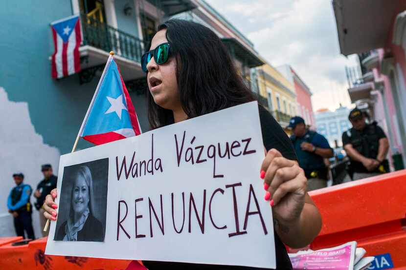 Manifestantes en Puerto Rico exigen la renuncia de la nueva gobernadora, Wanda Vázquez el...