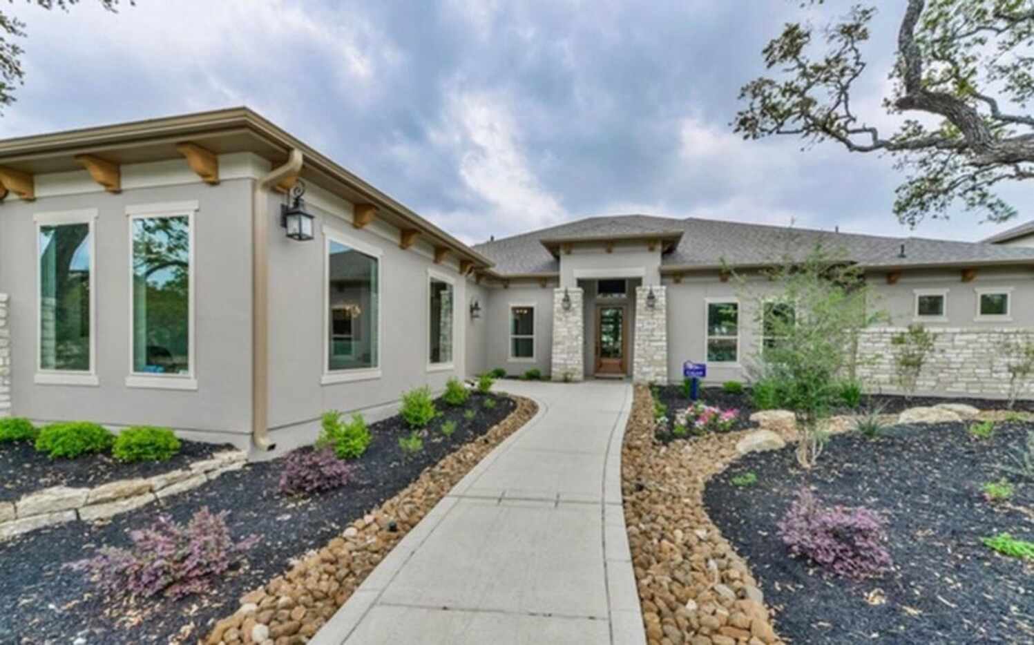 A look at the Luxurious Home in Bulverde listing on VRBO.