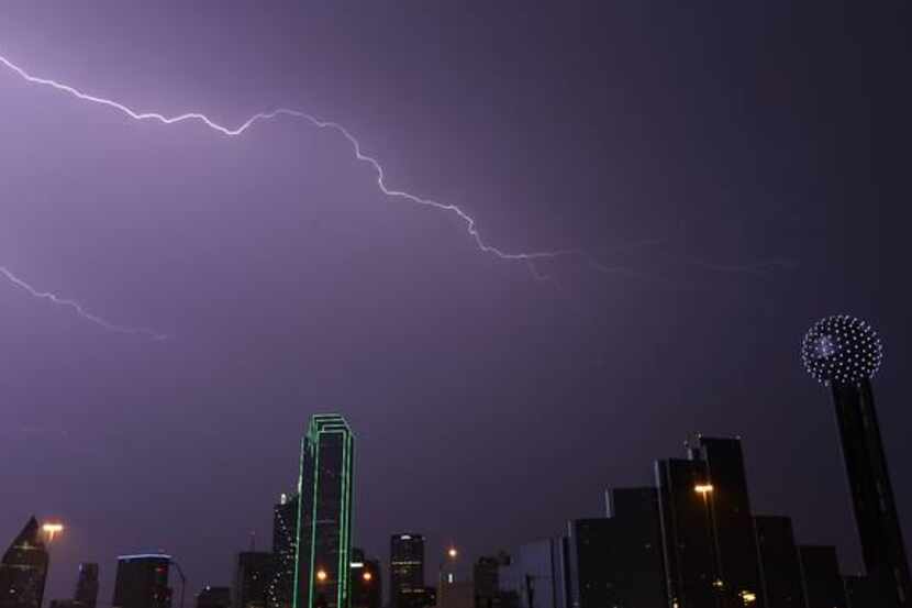 El Metroplex y buena parte del estado sufrió los embates de una tormenta con vientos de 40 a...