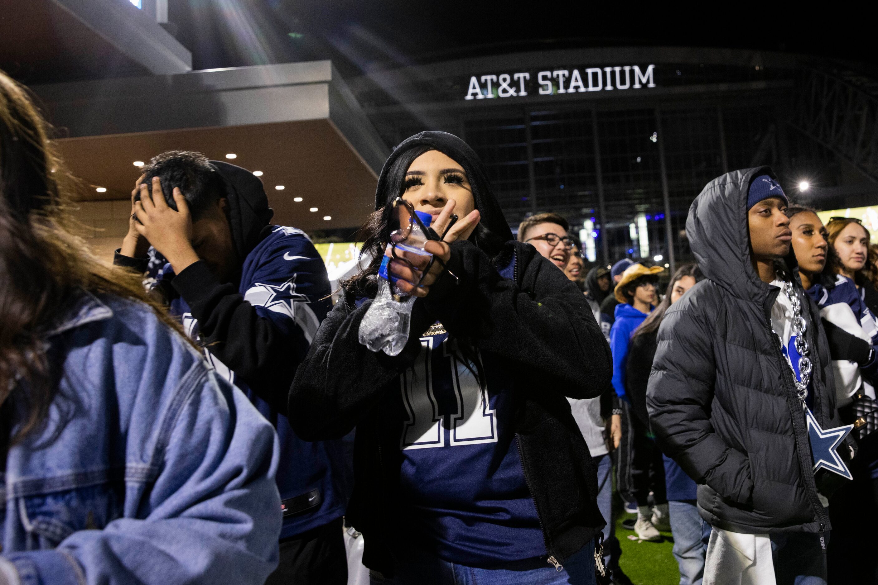 Dallas Cowboys fan Louis Hernandez (left) puts his hands on his head as he and Nayeli...