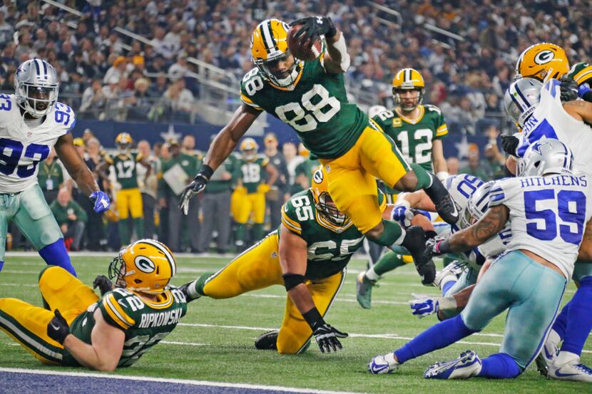 Green Bay Packers running back Ty Montgomery (88) scores his second touchdown in the second...