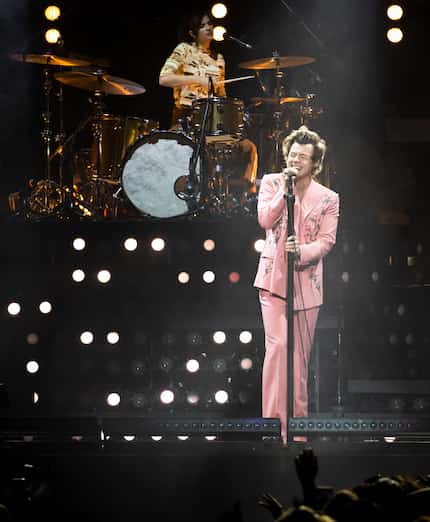 Harry Styles appeased longtime fans with covers of One Direction and older attendees with a...
