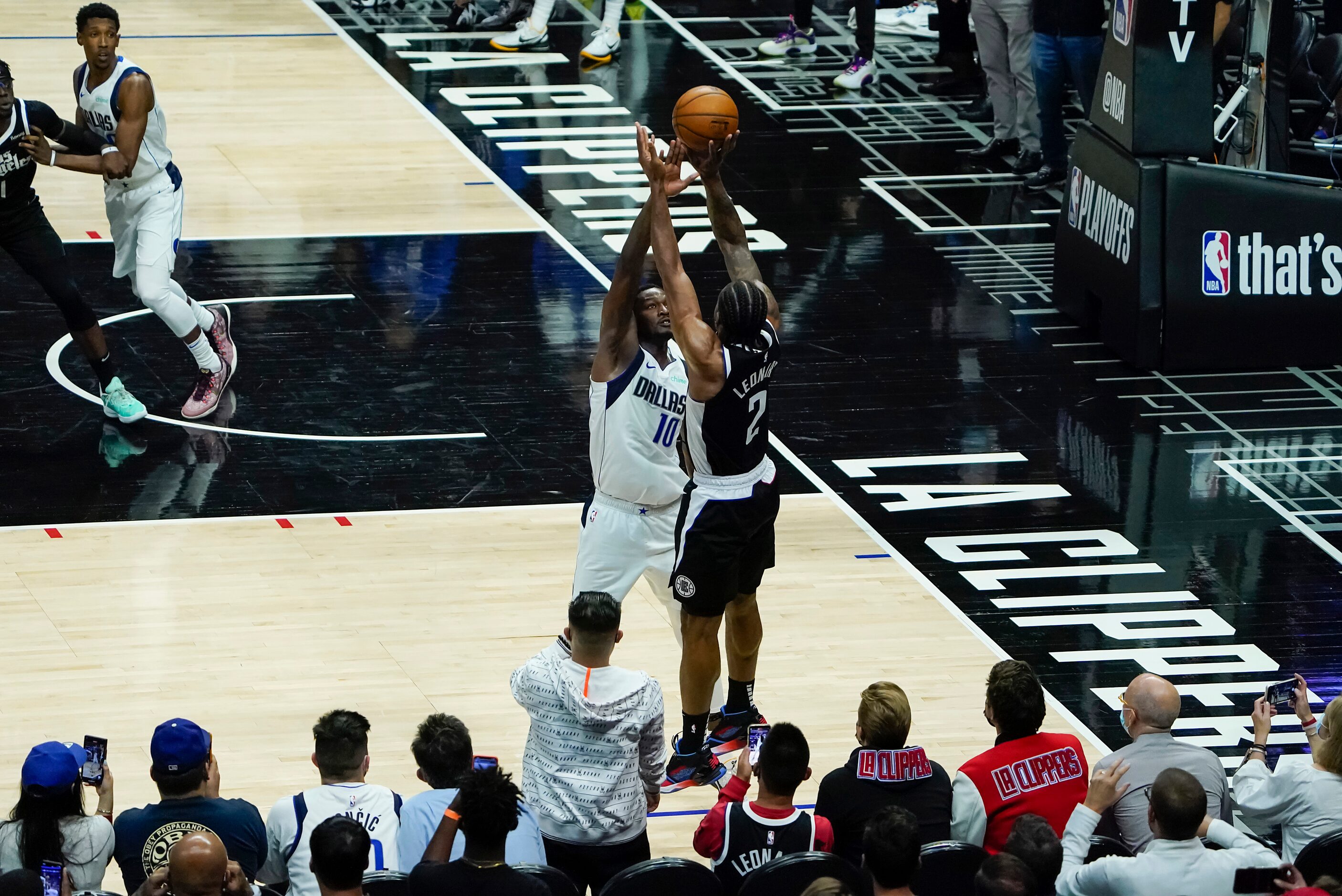 LA Clippers forward Kawhi Leonard (2) misses a 3-point attempt over Dallas Mavericks forward...