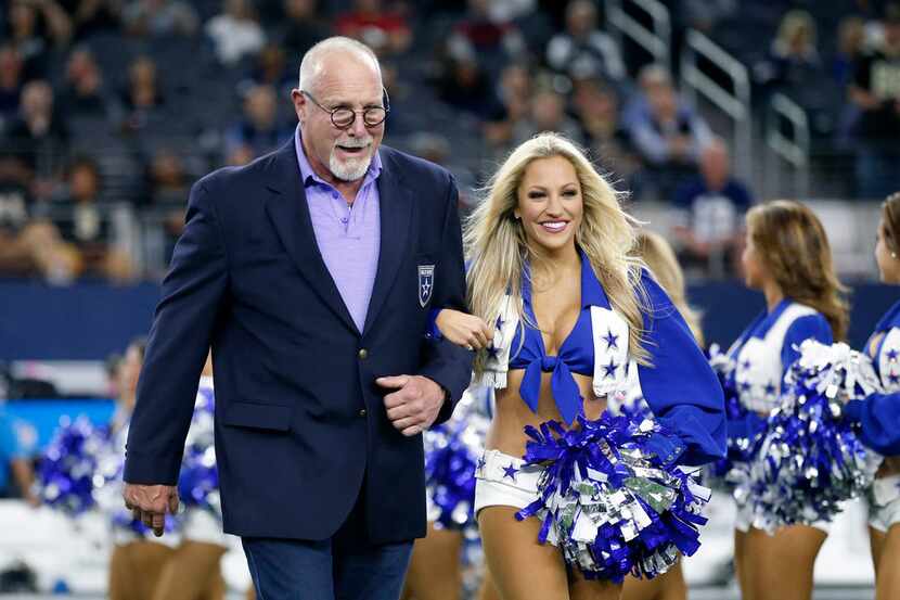 Former Dallas Cowboys Randy White is escorted to Gil Brandt's Ring of Honor induction...