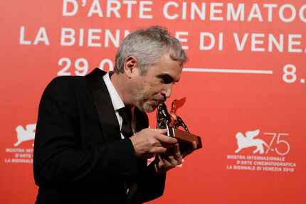 Director Alfonso Cuarón kissed the Golden Lion Best Film award for Roma on Sept. 8.  