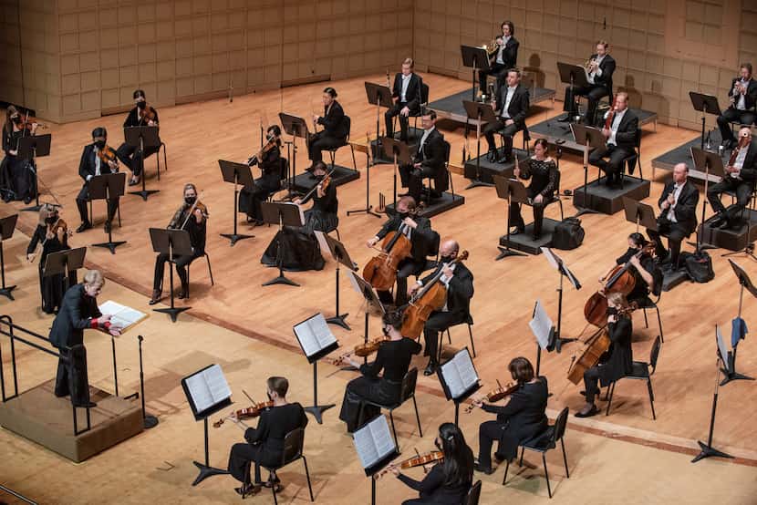 Conductor Marin Alsop conducts the Dallas Symphony Orchestra during a performance of...