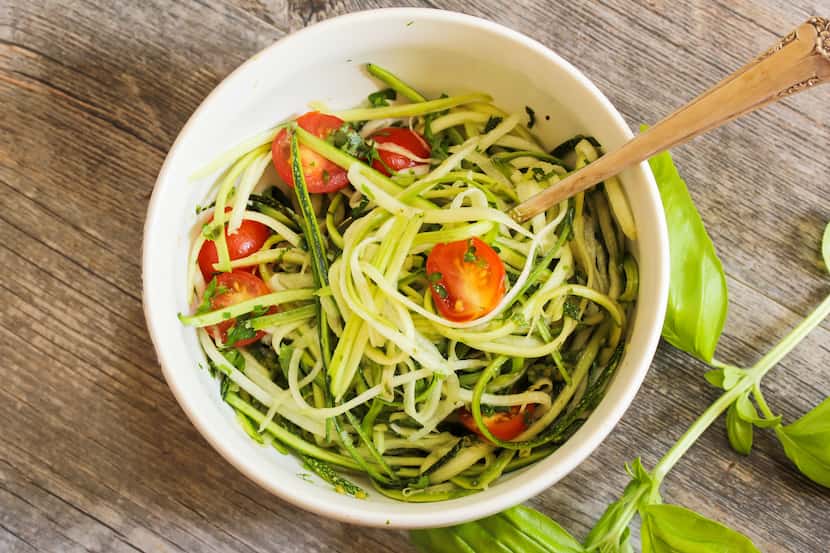 Zucchini pasta with vegetables