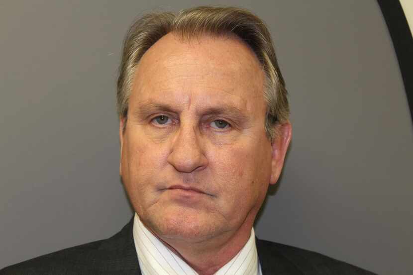 Adrian Crane fue arrestado por poseer imágenes de pornografía infantil.