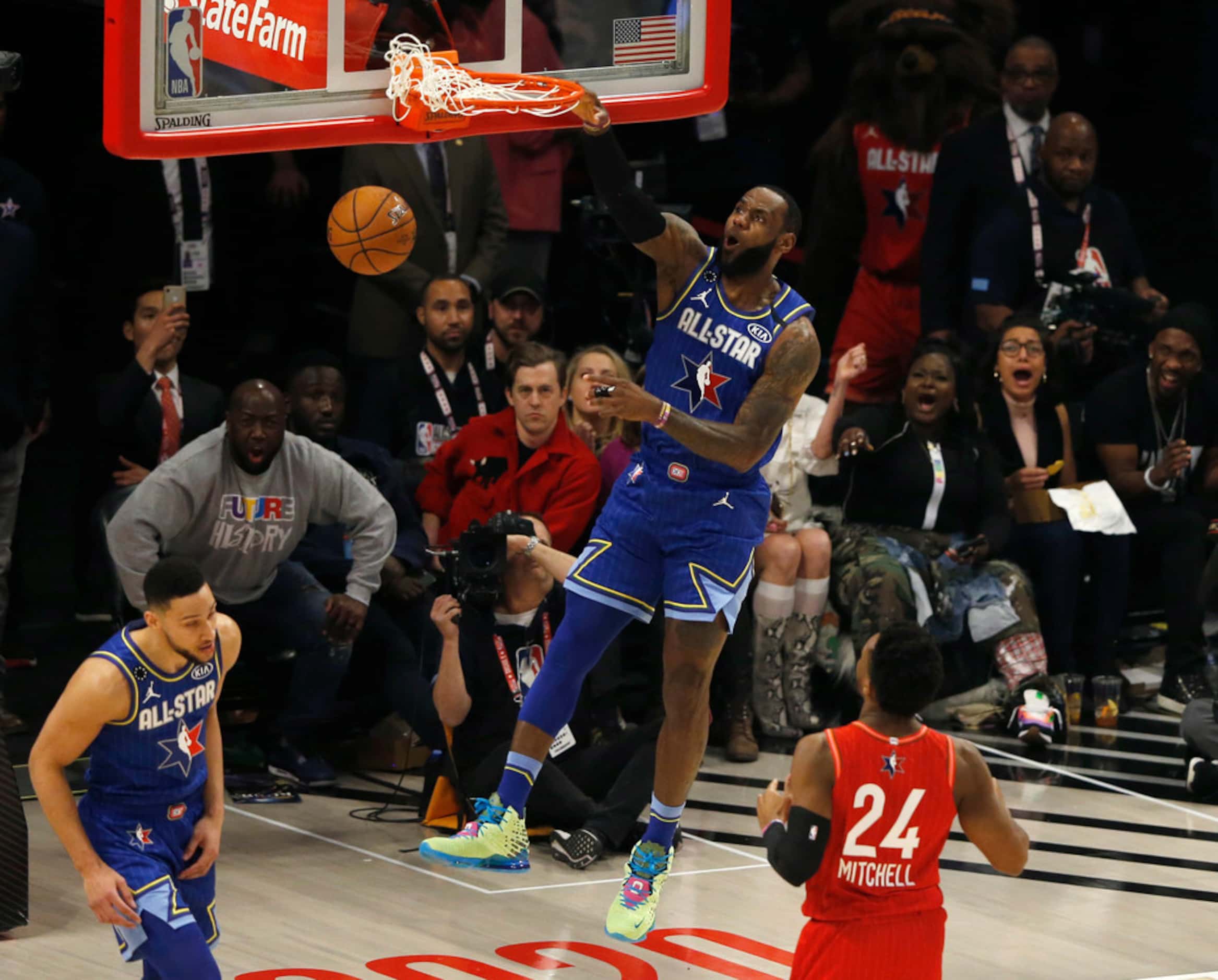 Team LeBron's LeBron James (2) dunks in a game against Team Giannis during the second half...