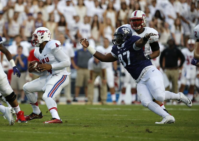 Southern Methodist Mustangs quarterback Matt Davis (4) runs the ball past TCU Horned Frogs...