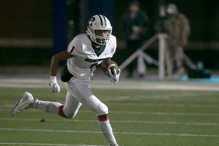 Richland's C.J. Nelson (1) runs the ball against Haltom during the first half of their high...
