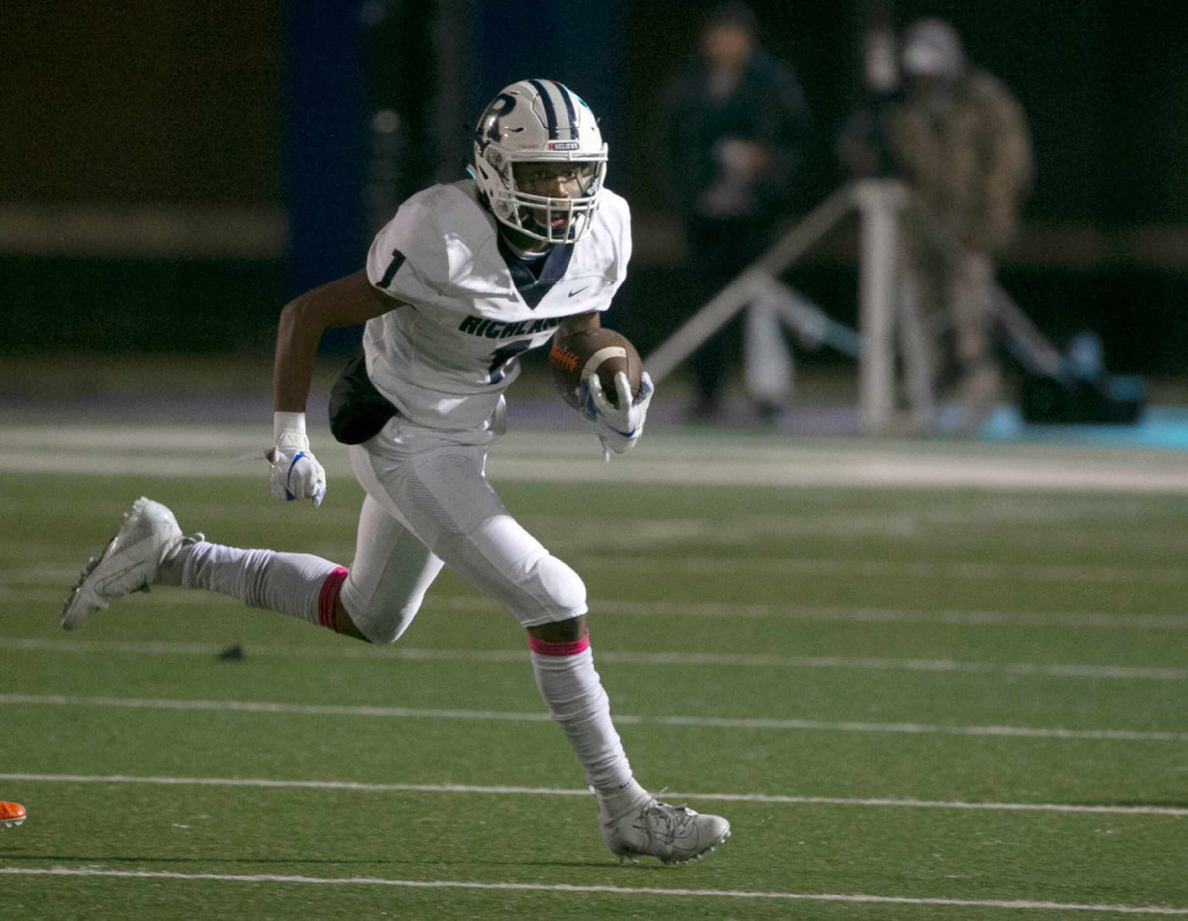 Richland's C.J. Nelson (1) runs the ball against Haltom during the first half of their high...