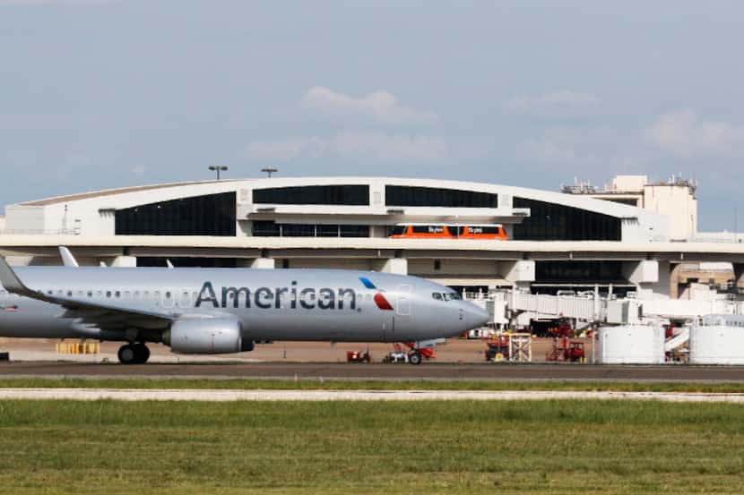 American Airlines plane moves on the tarmac at DFW International Airport