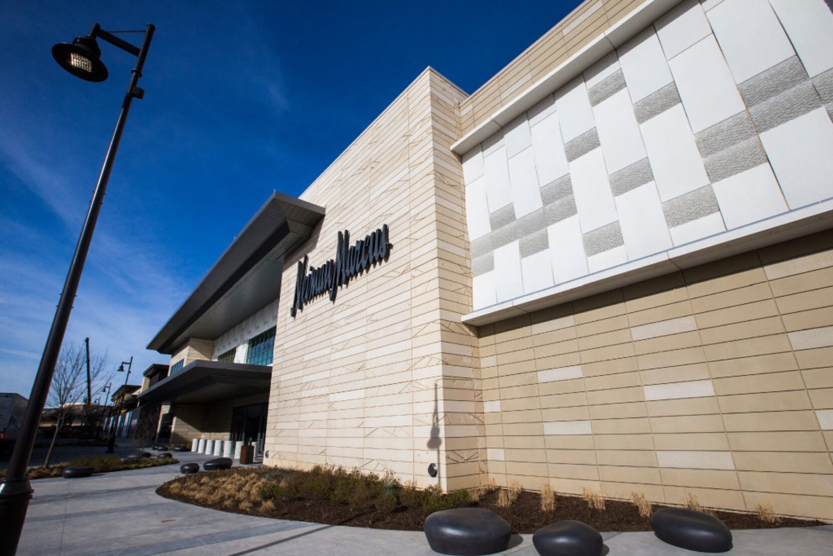 New Neiman Marcus in Fort Worth built with tech and convenience layered on  top of art and fashion