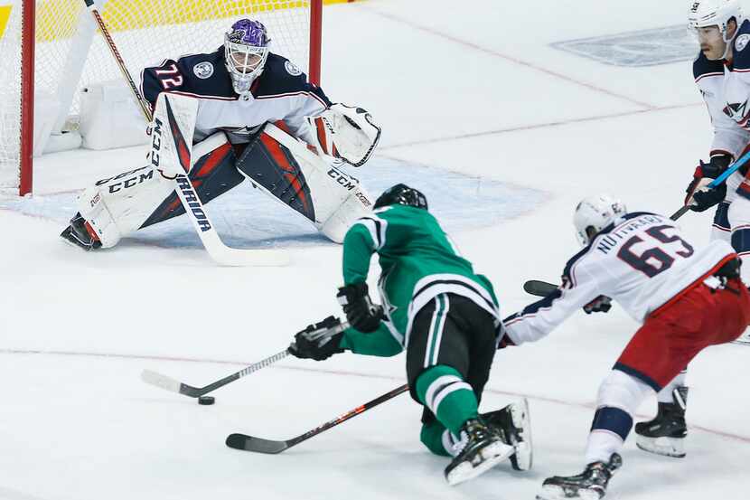 Dallas Stars forward Blake Comeau (15) attempts a backhand shot as Columbus Blue Jackets...