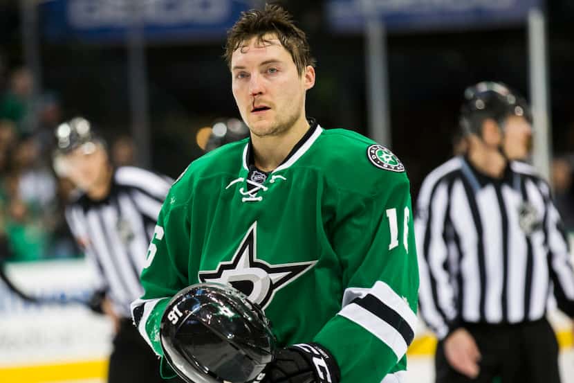 Dallas Stars left wing Ryan Garbutt (16) bleeds from the nose in the first period of their...
