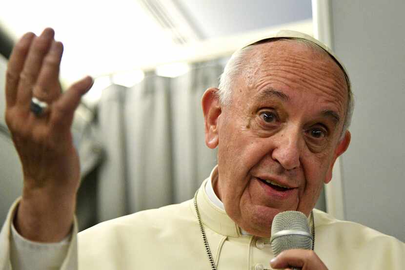 El Papa Francisco en un viaje de regreso al Vaticano. AP
