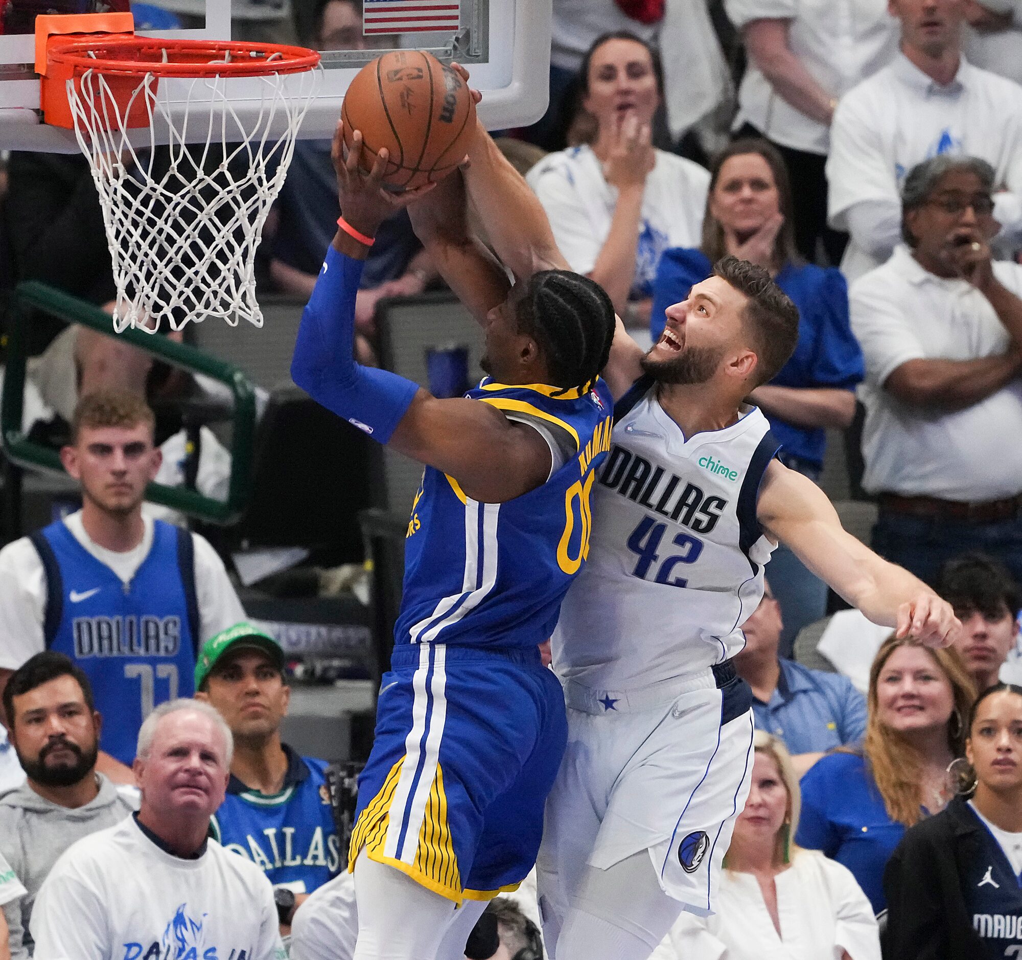 Dallas Mavericks forward Maxi Kleber (42) defends against Golden State Warriors forward...