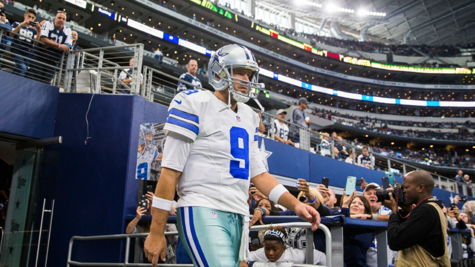 Why it's ridiculous to think Tony Romo will ever leave CBS to play