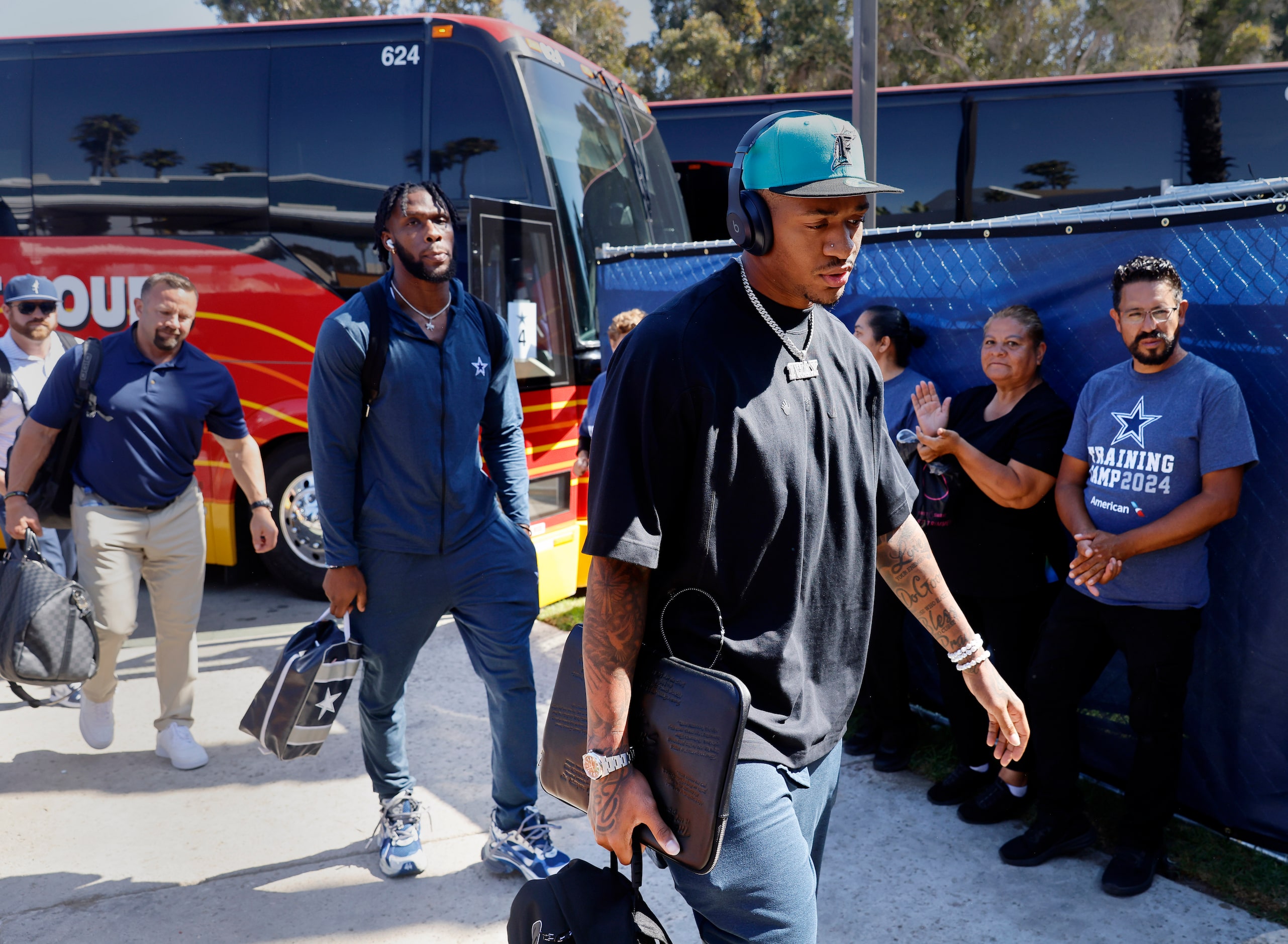 Dallas Cowboys safety Juanyeh Thomas (right) arrives to the applause from staff members at...