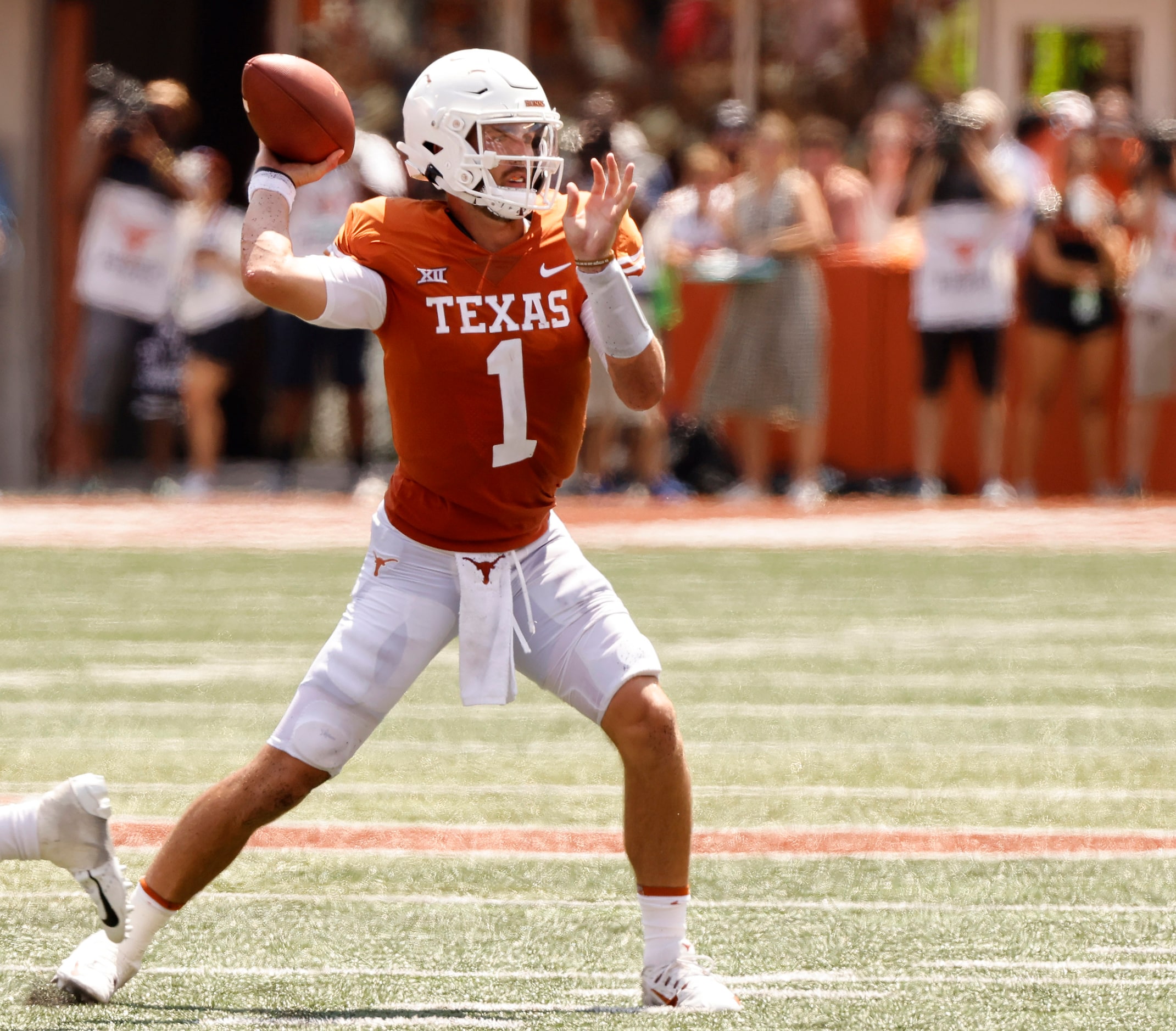 Texas Longhorns quarterback Hudson Card (1) throws a pass during the third quarter against...