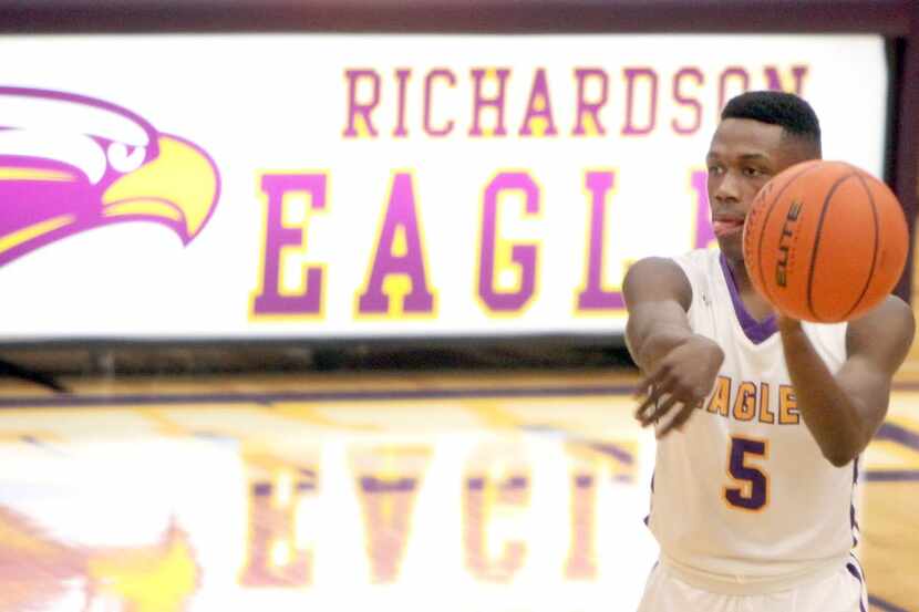 Richardson Eagles guard Brandon Averette (5) passes to a teammate during first half action...