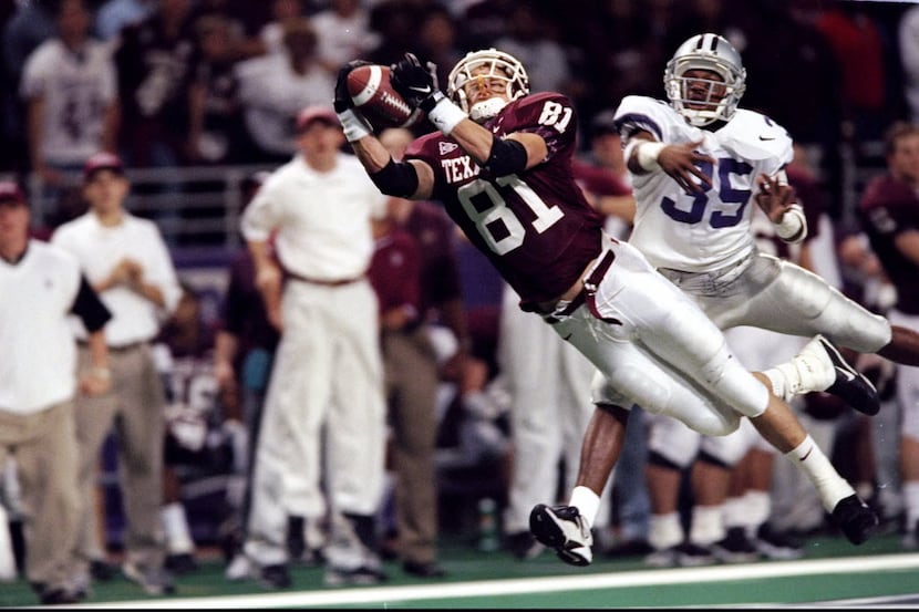 5 Dec 1998: Matt Bumgardner #81 of the Texas A&M Aggies in action against defensive back...