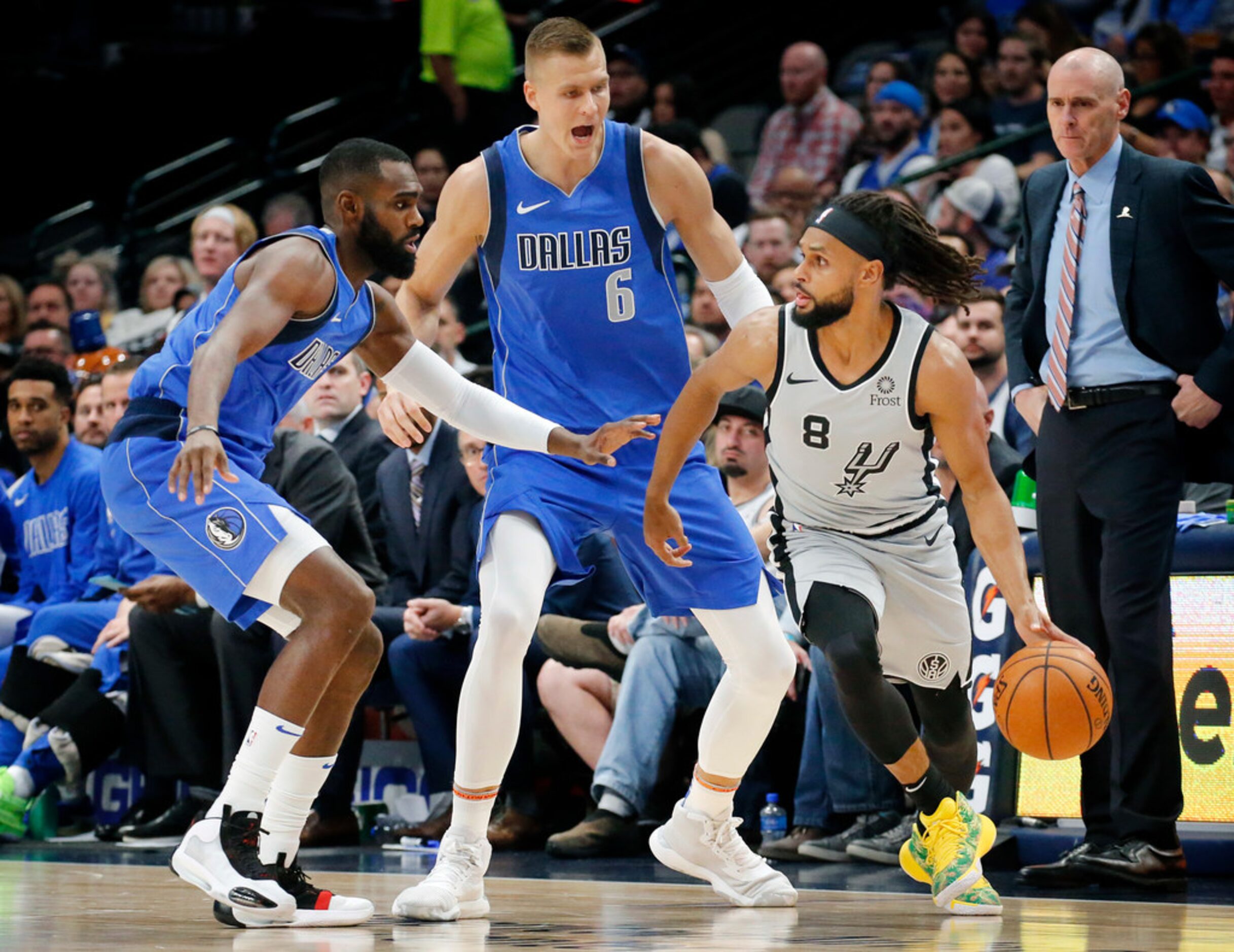 Dallas Mavericks forward Kristaps Porzingis (6)  and guard Tim Hardaway Jr. (11) pressure...