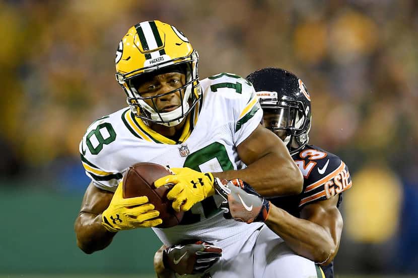 GREEN BAY, WI - SEPTEMBER 28:  Randall Cobb #18 of the Green Bay Packers makes a catch while...