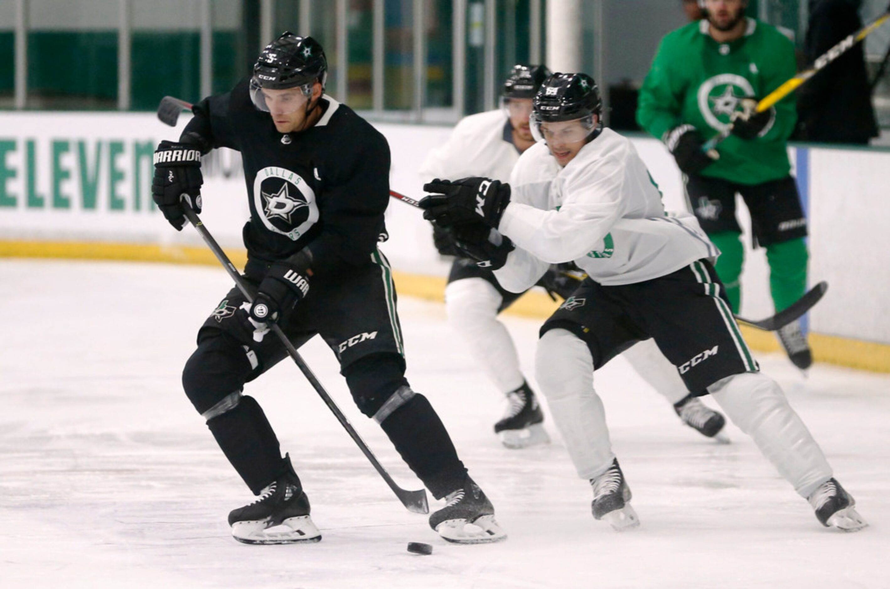 Dallas Stars defenseman Andrej Sekera (5) attempts to break away from Dallas Stars Tanner...