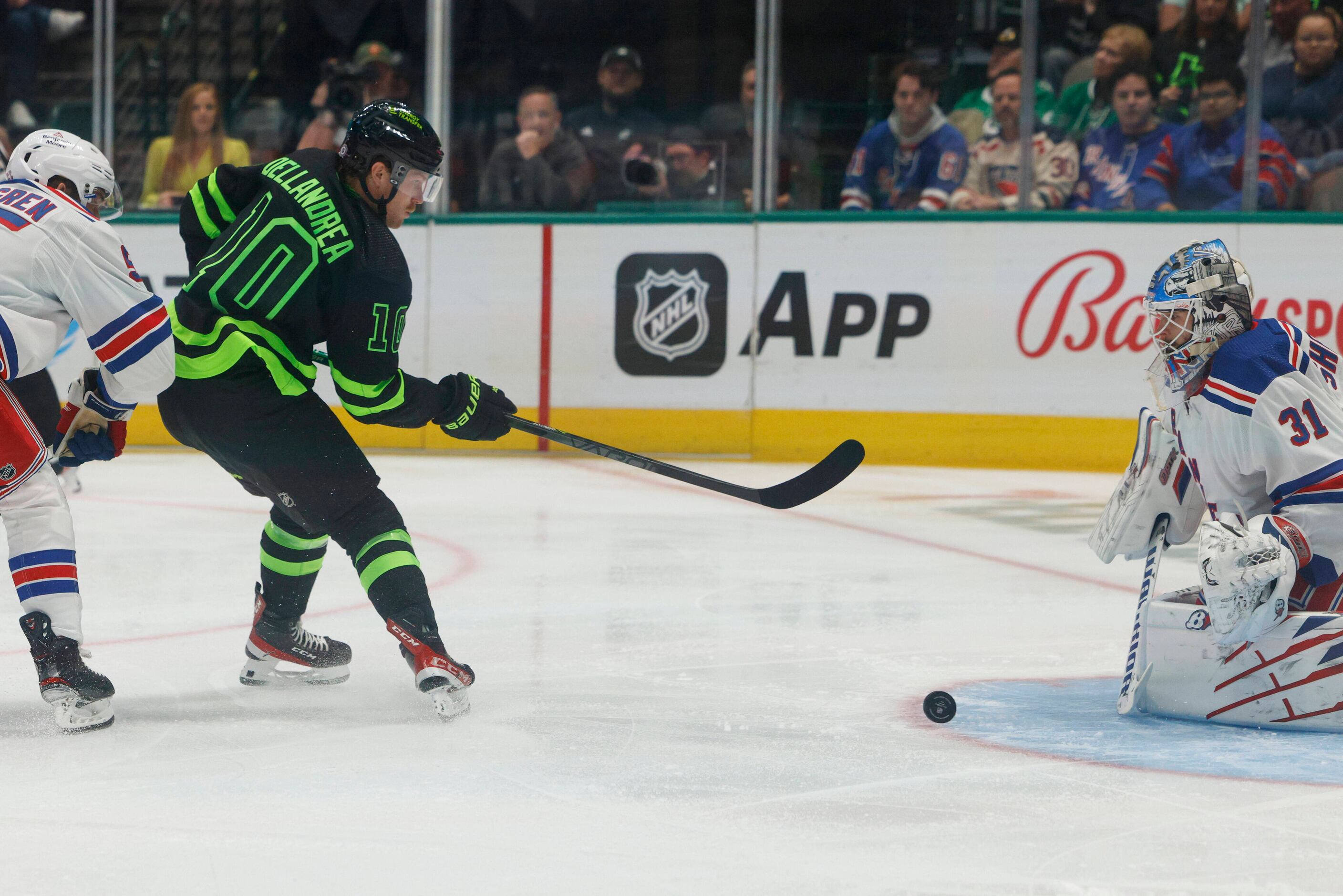 Photos: Stars debut blackout uniforms, Ty Dellandrea celebrates first NHL  goal in win vs. Red Wings