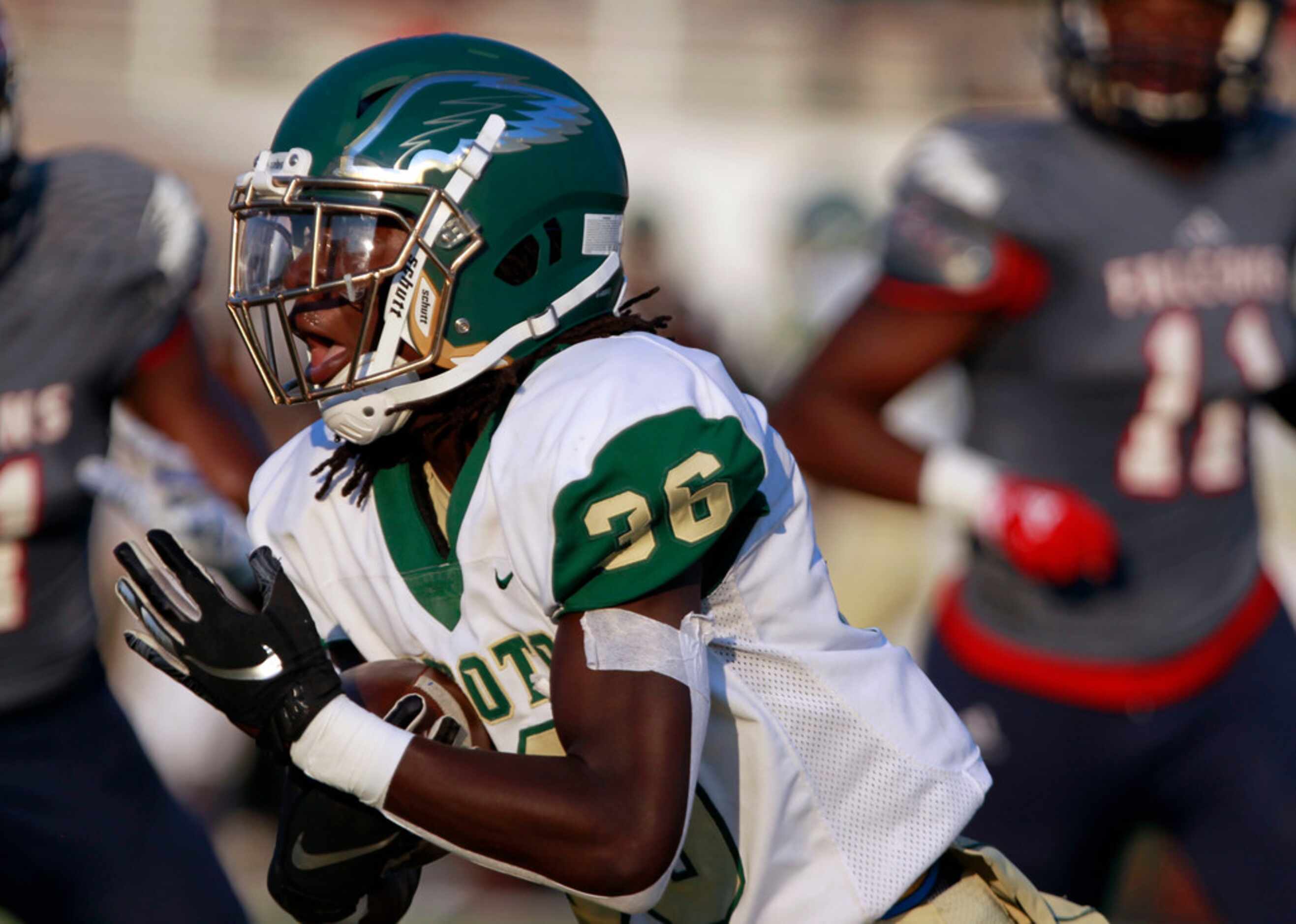 Desoto RB Robert Richardson (36) picks up a couple of yards during the first half against...