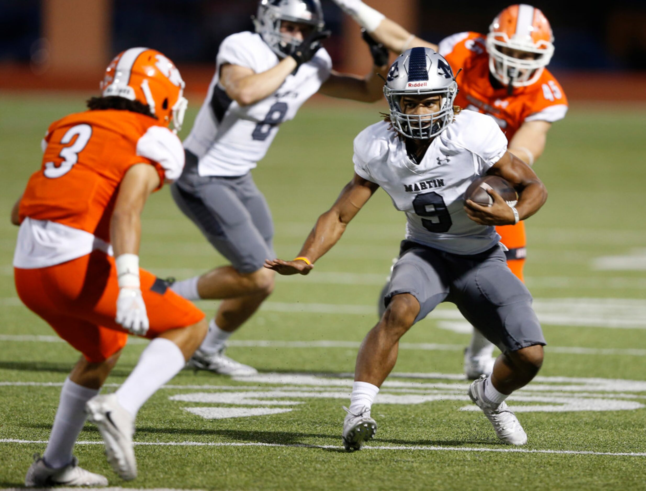 Arlington Martin's Jaden Miles (9) rushes up the field as Rockwall's Jaxon Rife (3) prepares...