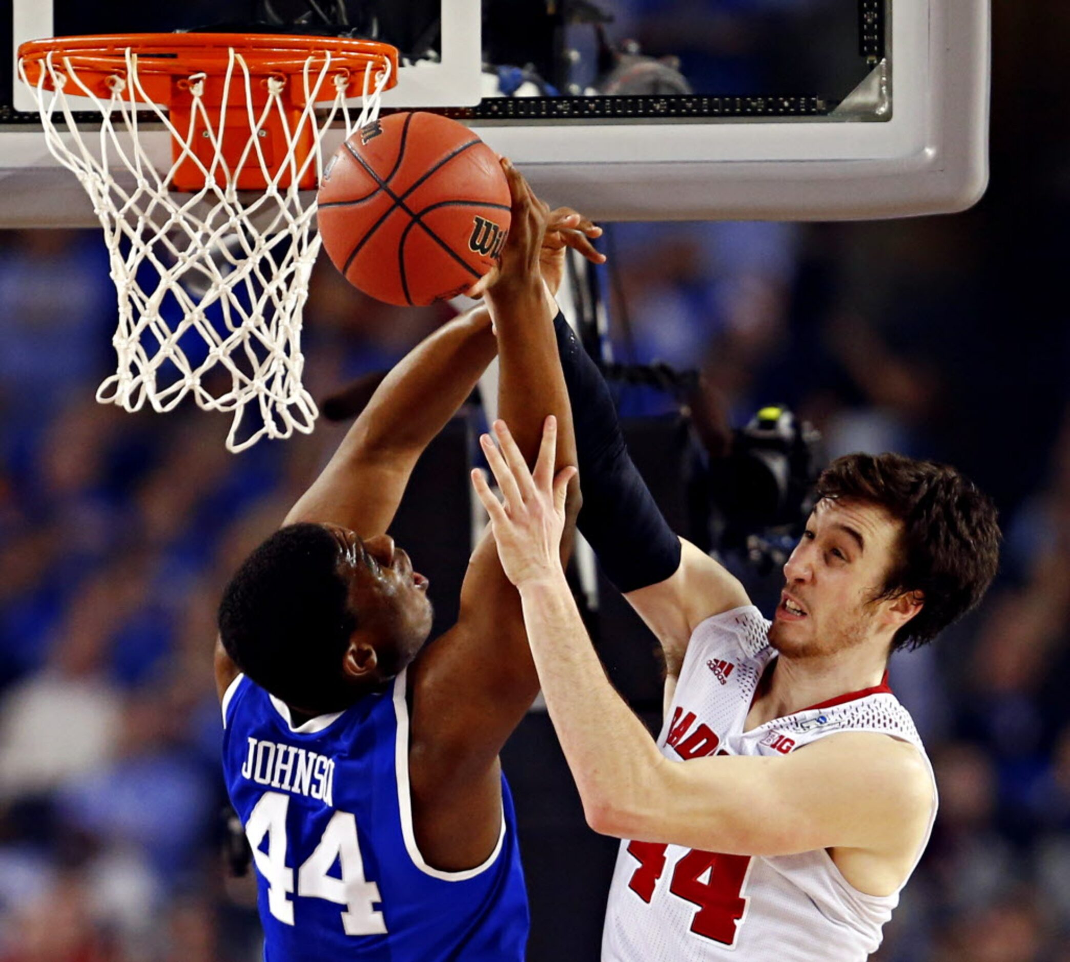 Wisconsin Badgers forward Frank Kaminsky (right) and Kentucky Wildcats center Dakari Johnson...