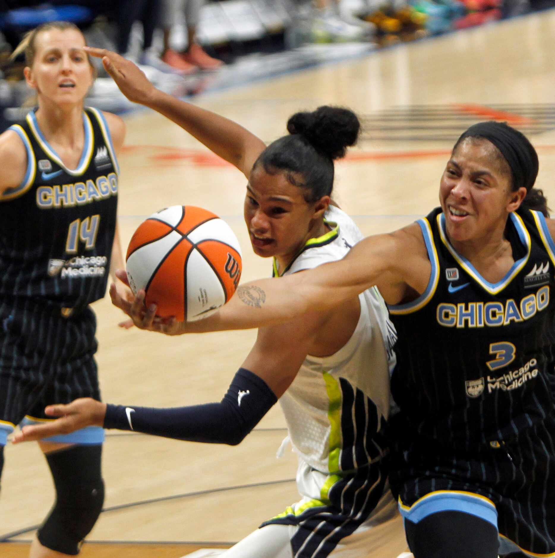Dallas Wings forward Satou Sabally (0), center, battles with Candace Parker (3) for a...