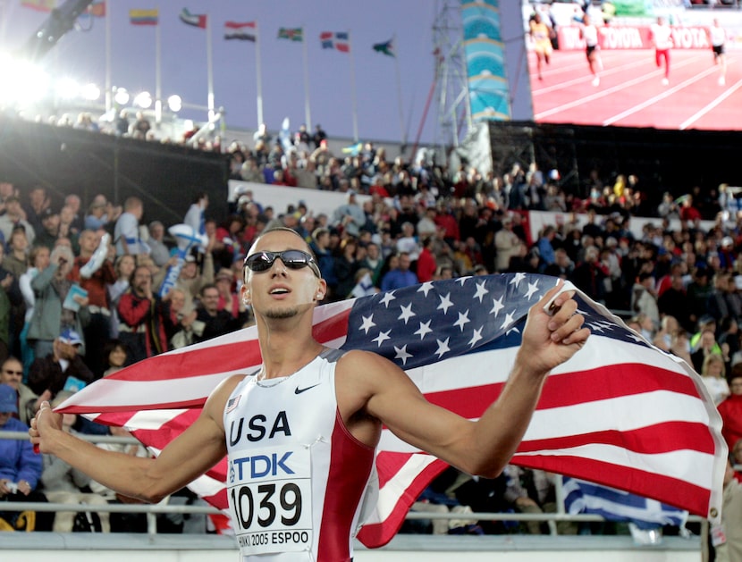 eremy Wariner of the US poses with the Stars and Stripes after winning the gold medal in the...