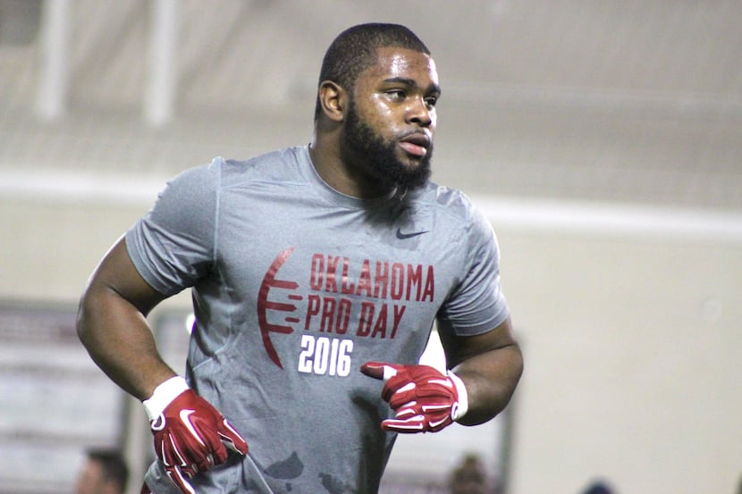 Former Oklahoma linebacker and NFL prospect Eric Striker runs from one drill to the next...