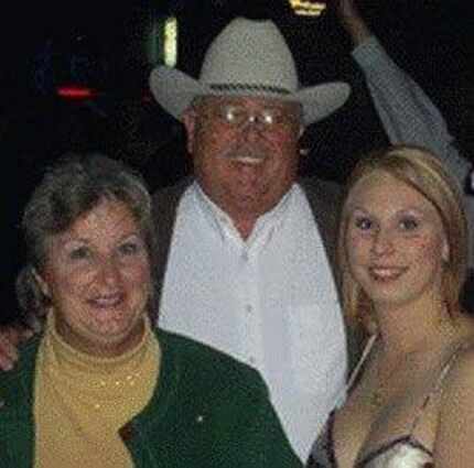Taylor with her mother and father, James L. Perry II