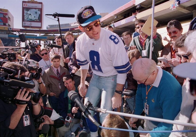  Cowboys quarterback Troy  Aikman (8) 