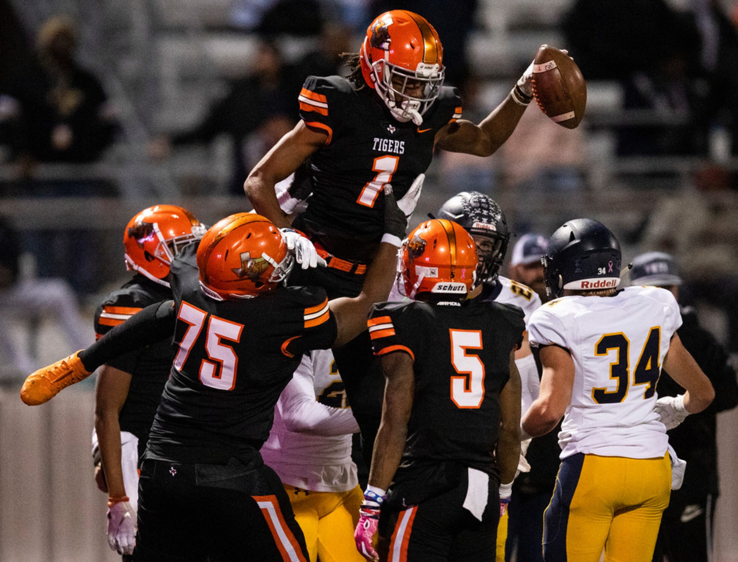 Lancaster wide receiver LaTrell Caples (1) celebrates a touchdown during the second quarter...