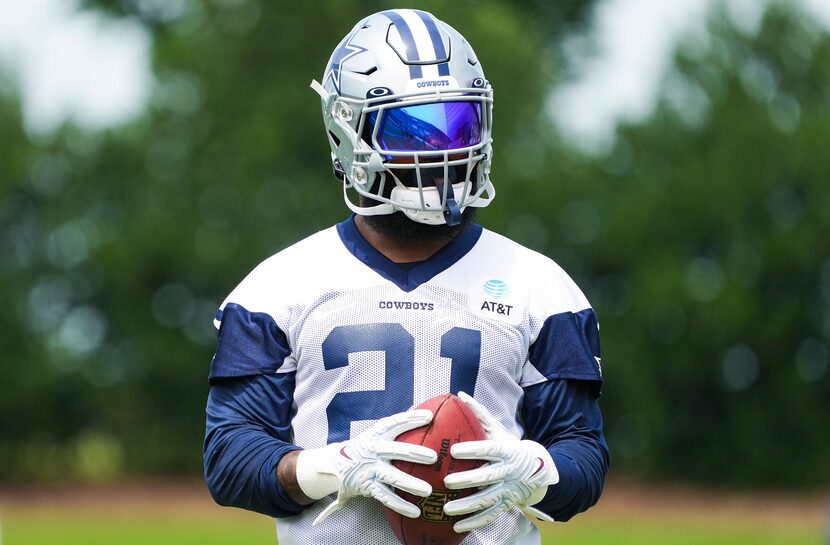 Dallas Cowboys running back Ezekiel Elliott pauses between drills during a minicamp practice...