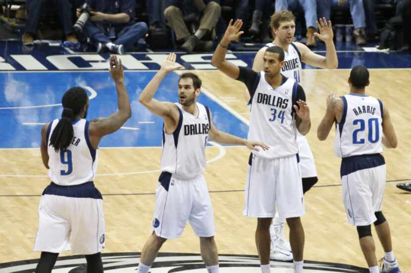 Dallas Mavericks' Jae Crowder (9), Jose Calderon (8), Brandan Wright (34), Dirk Nowitzki...