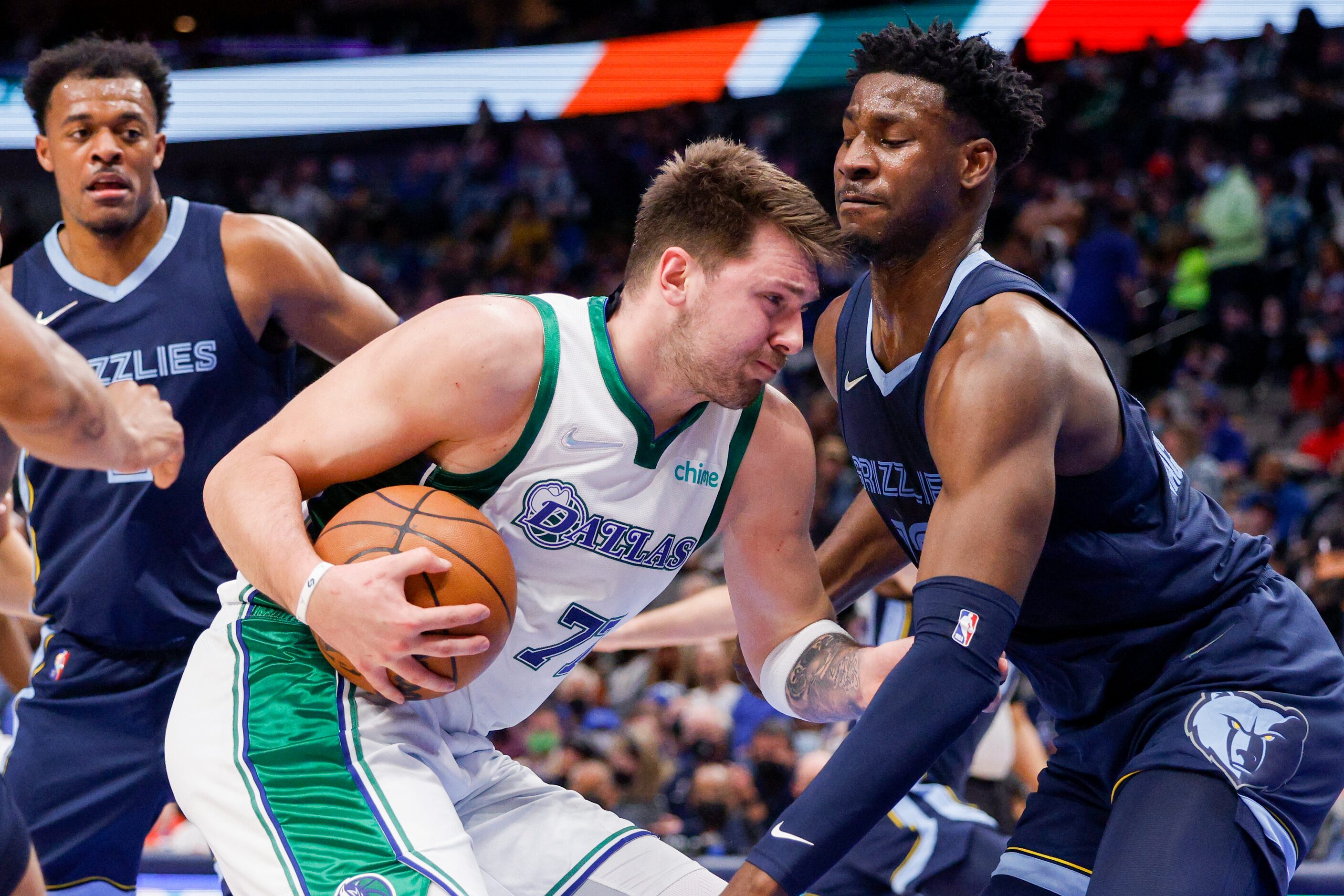 Dallas Mavericks guard Luka Doncic (77) collides with Memphis Grizzlies forward Jaren...