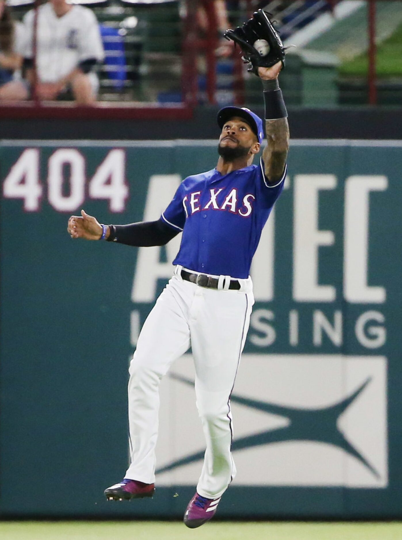 Detroit Tigers shortstop Niko Goodrum (28) flies out to Texas Rangers left fielder Delino...