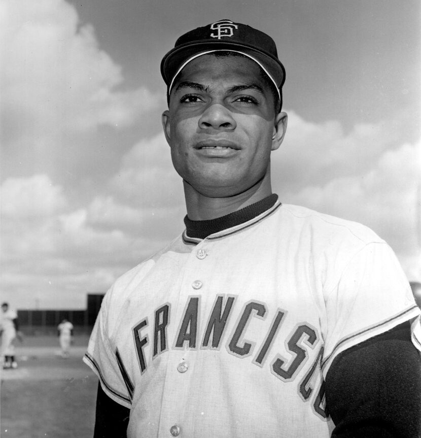 Foto del 8 de marzo de 1962 del dominicano Felipe Alou, cuando jugaba como jardinero para...